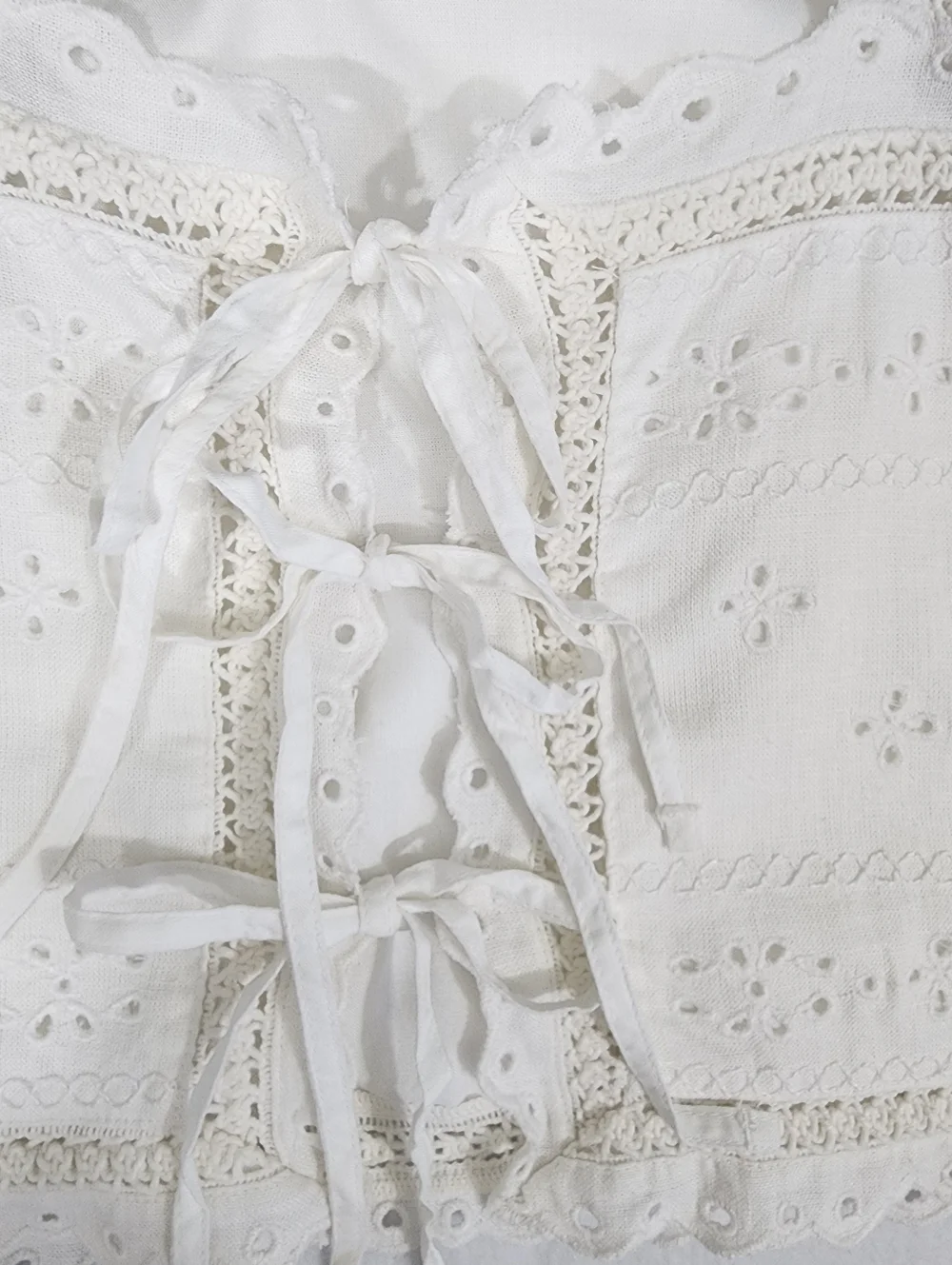 Abercrombie & Fitch NWT White Eyelet Lace Crop Tank Top Large - Picture 6 of 10